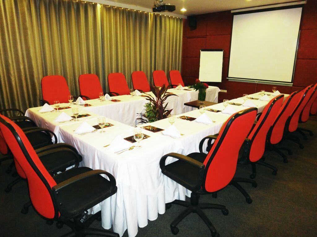 Hotel Celeste Makati Makati City Екстериор снимка